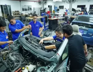 Thiết bị đào tạo ngành ô tô gồm những gì? Danh mục phòng thực hành ô tô